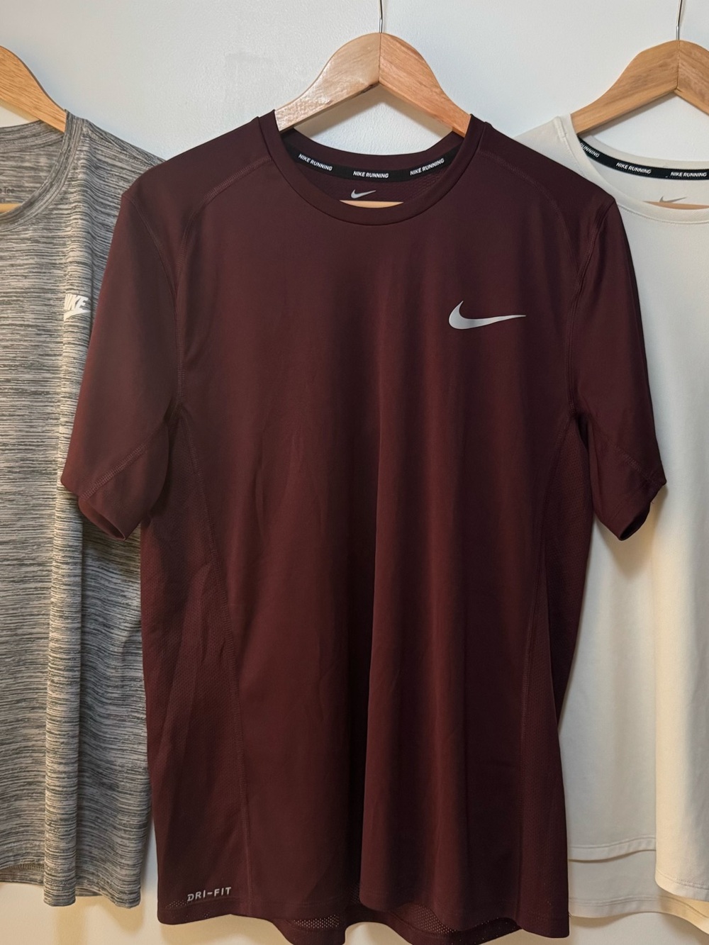 Nike Men’s Maroon Short-Sleeve Performance Tee